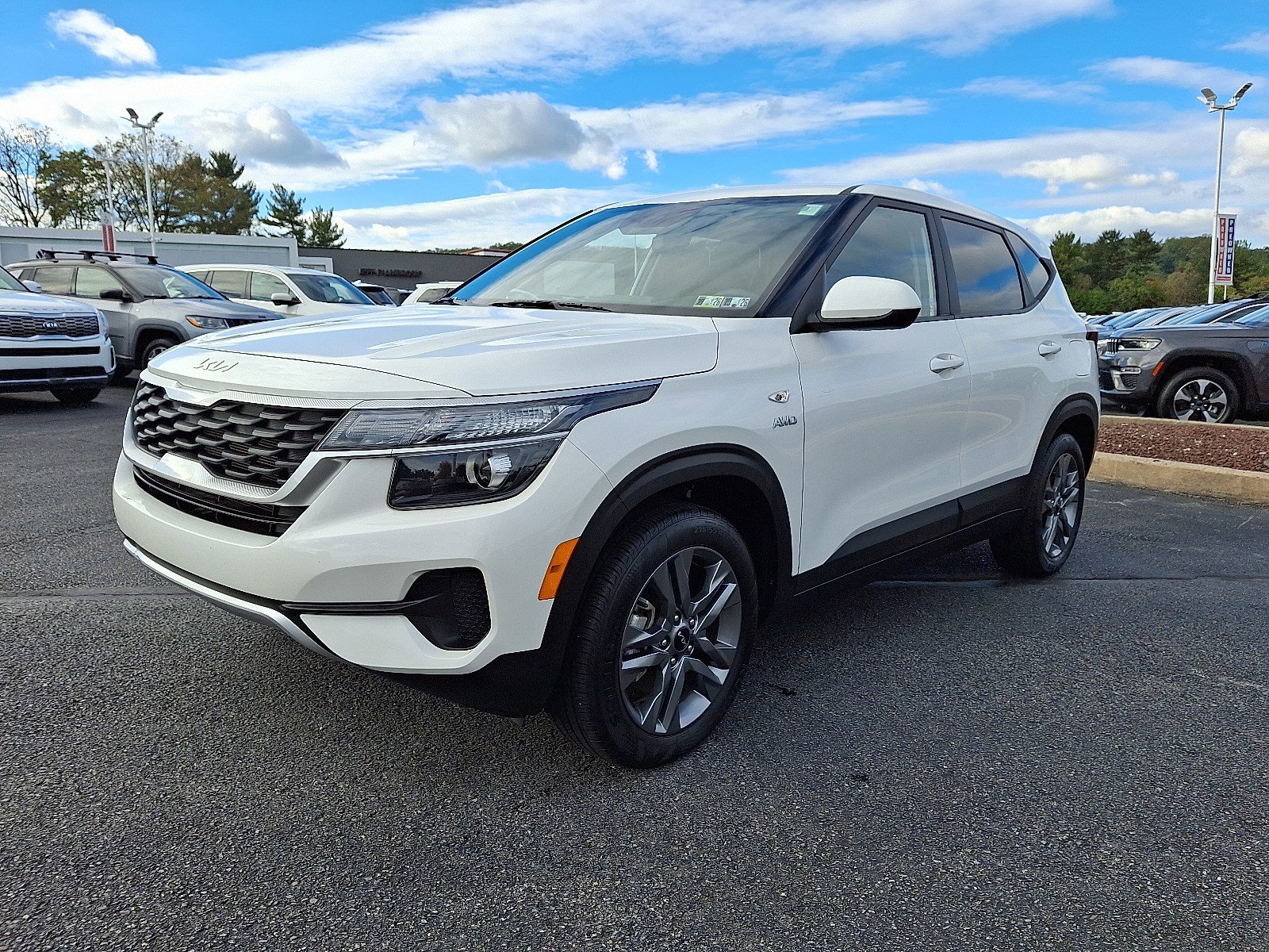 2022 Kia Seltos LX photo 2