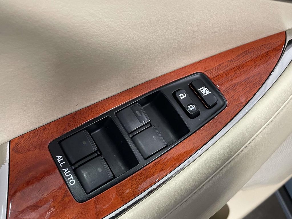 2010 Lexus ES 350 photo 12