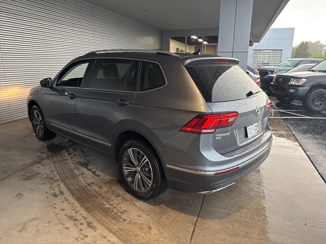 2019 Volkswagen Tiguan SEL photo 2