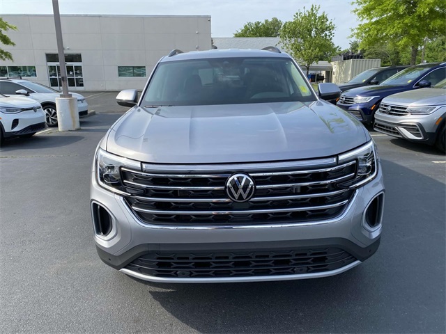2025 Volkswagen Atlas SE Technology photo 2