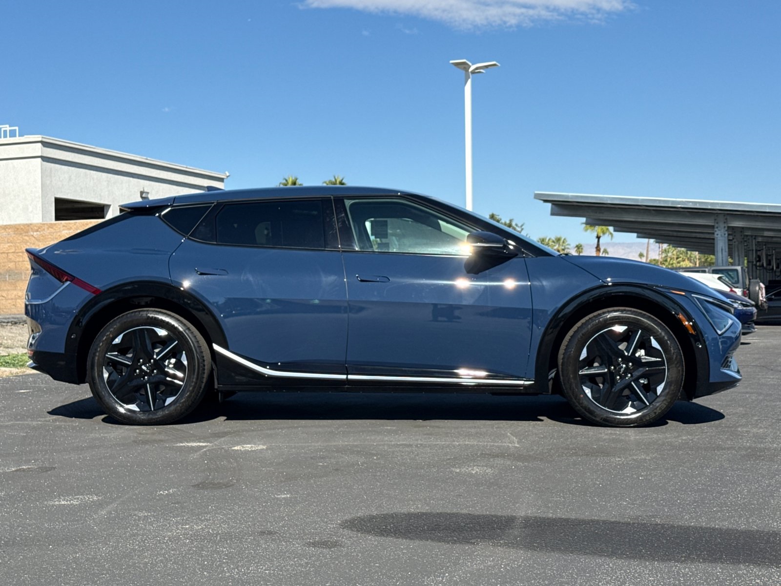 2025 Kia EV6 Wind photo 2