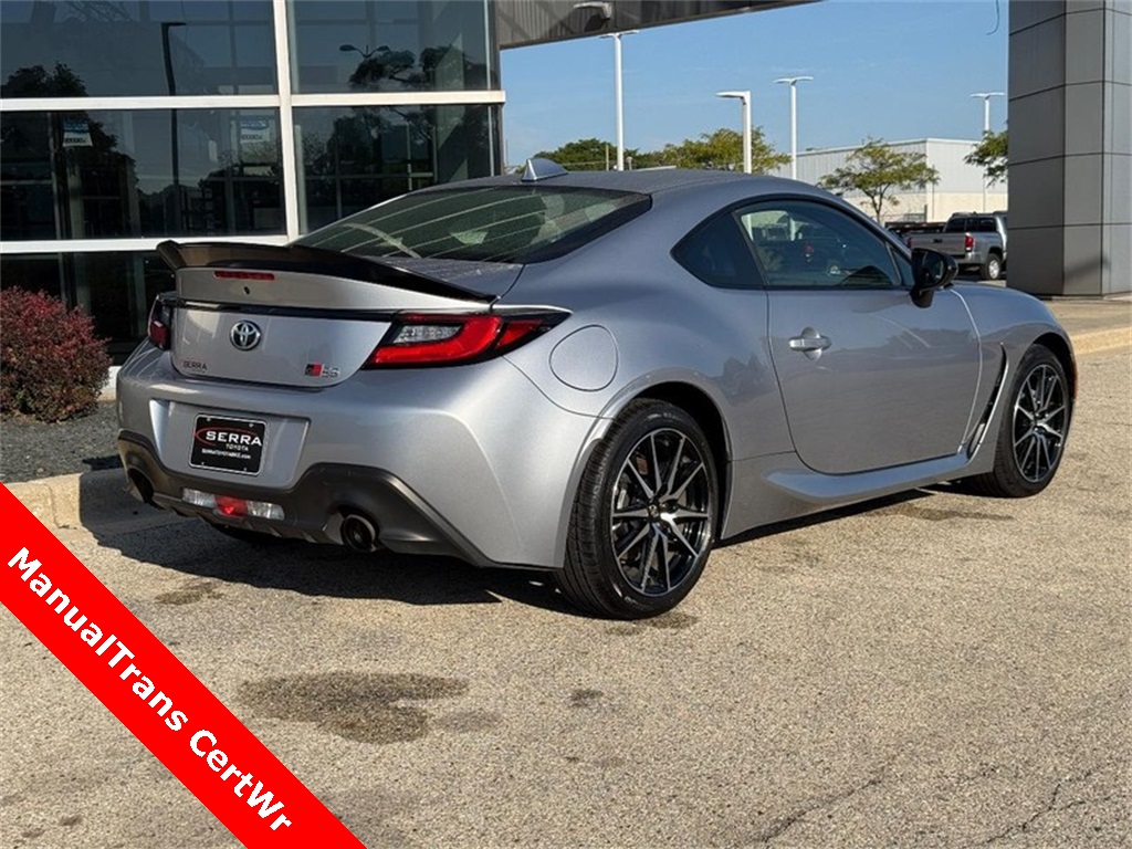 2024 Toyota GR86 Base photo 3