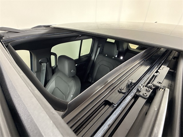 2025 Land Rover Defender 110 S photo 13