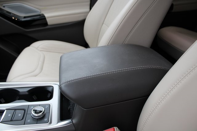 2023 Ford Explorer Platinum photo 2