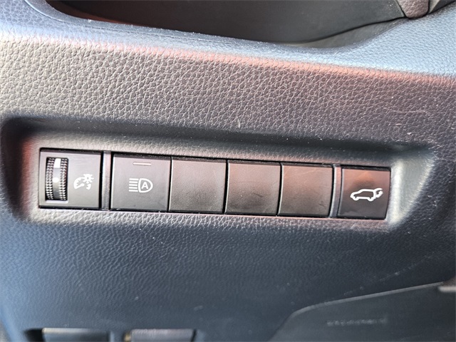 2020 Toyota RAV4 XLE photo 24