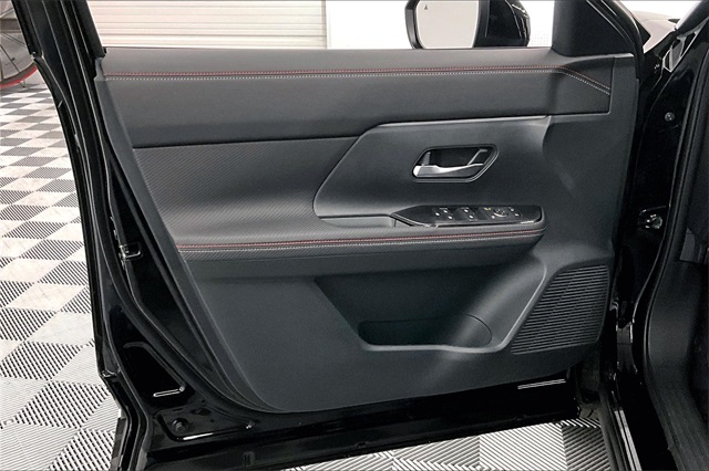 2025 Nissan Kicks SR photo 26