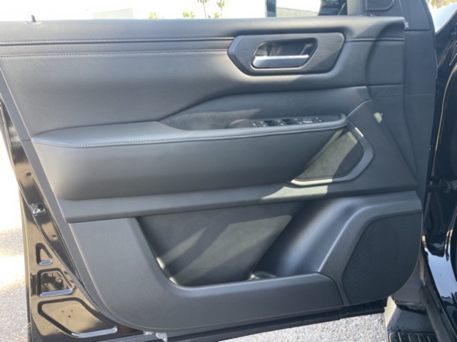 2025 Nissan Armada SV photo 12