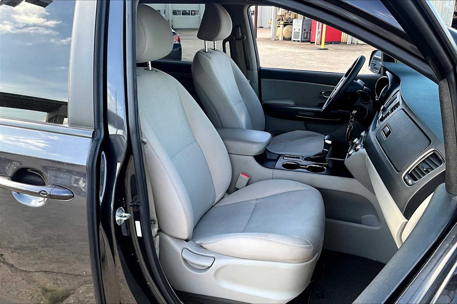 2020 Kia Sedona LX EX photo 8