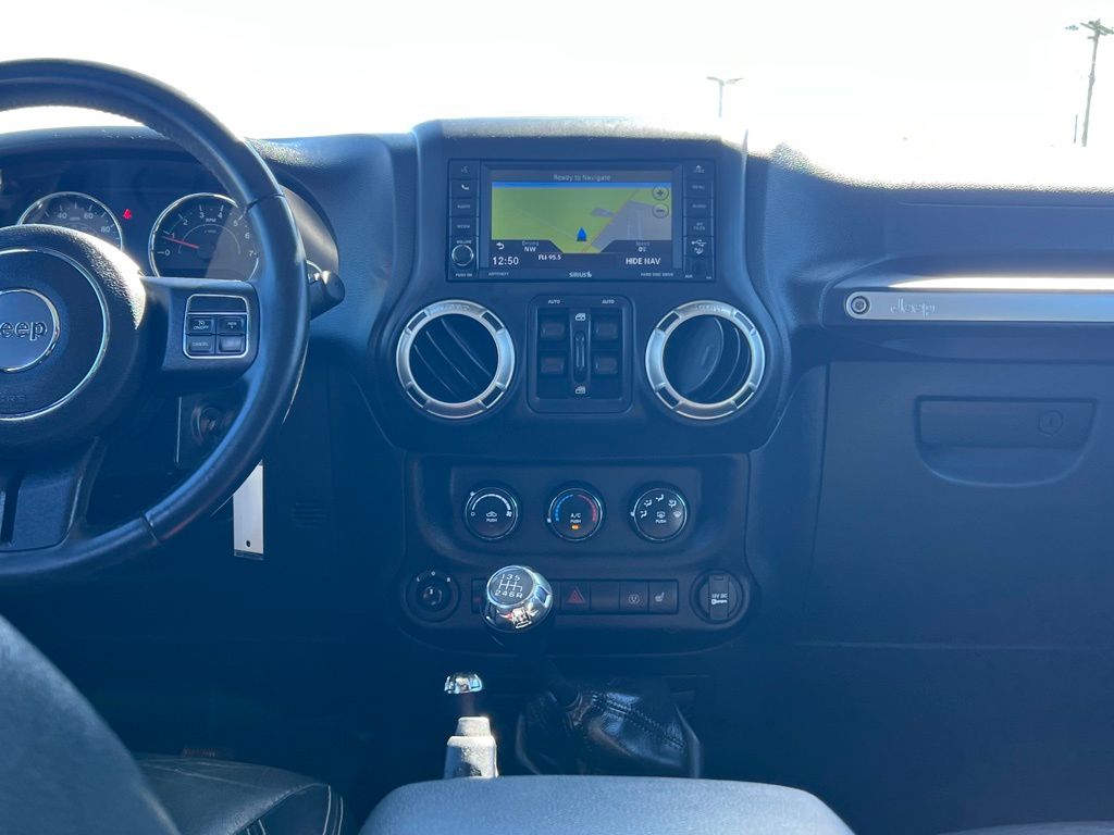 2017 Jeep Wrangler Unlimited Sahara photo 19