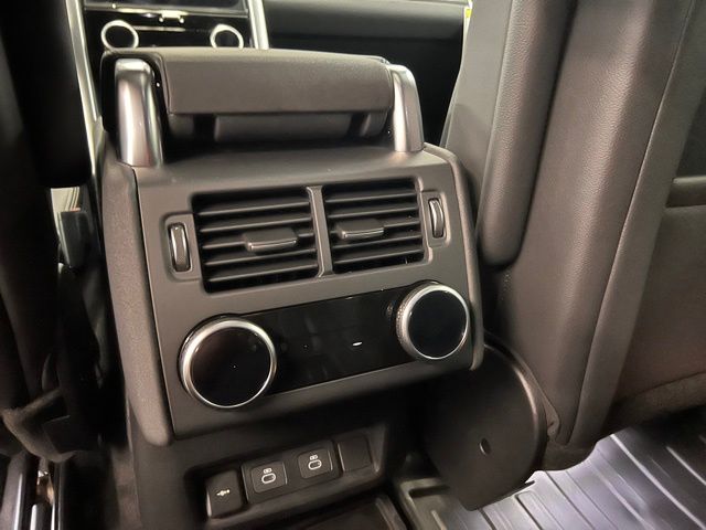 2025 Land Rover Discovery S photo 15