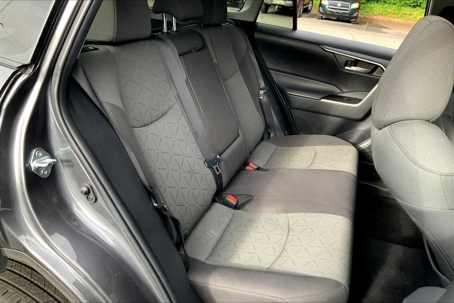 2023 Toyota RAV4 XLE photo 16