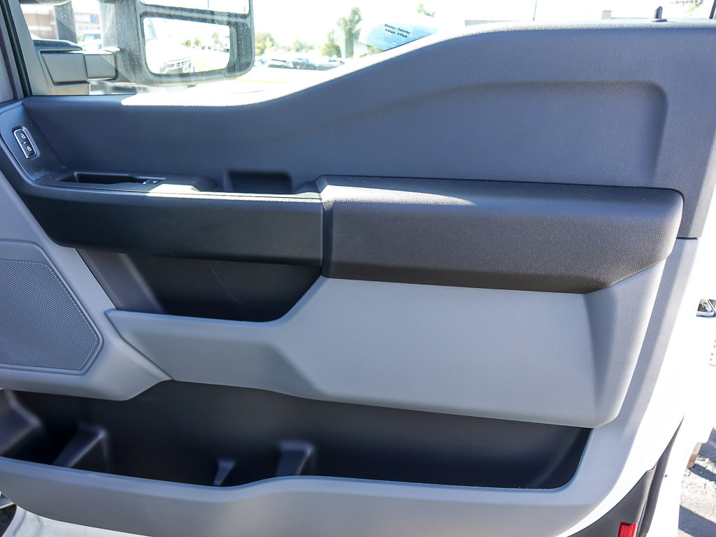 2025 FORD F-350 - Image 35