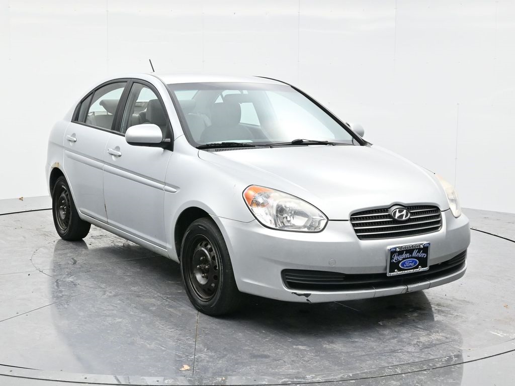 2010 Hyundai Accent SE's photo