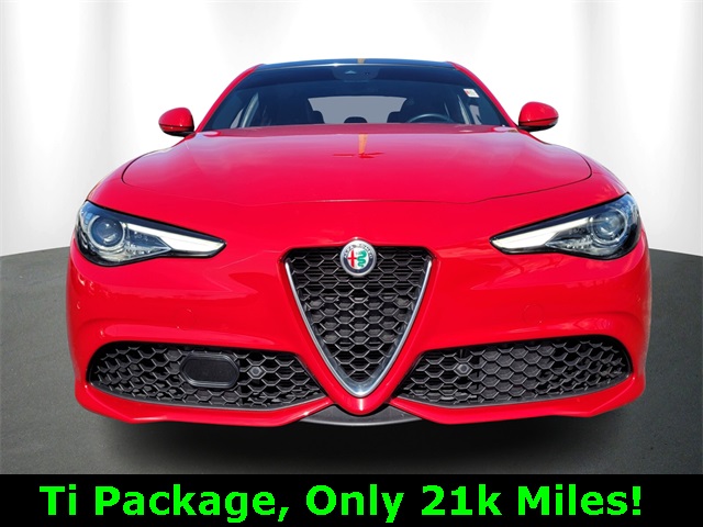 2022 Alfa Romeo Giulia Ti photo 2