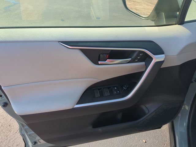 2023 Toyota RAV4 Hybrid XLE Premium photo 9