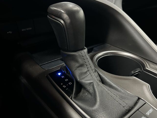2022 Toyota Camry SE photo 16