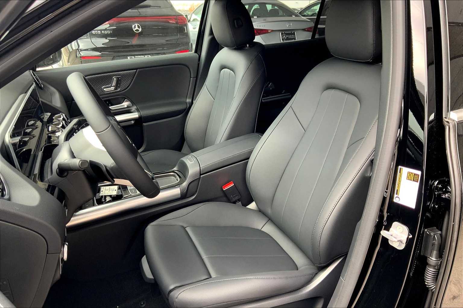 2025 Mercedes Benz GLA 250 photo 14