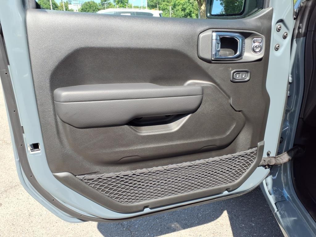 2025 Jeep Wrangler Sport S photo 3