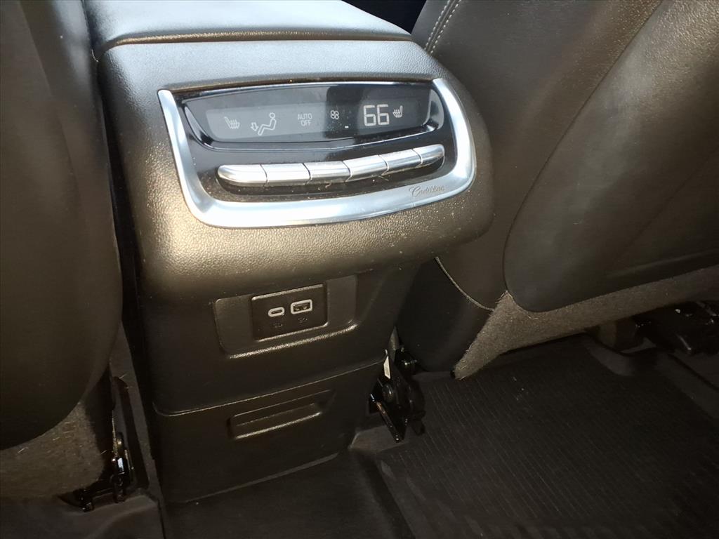 2023 Cadillac XT6 Premium Luxury photo 2