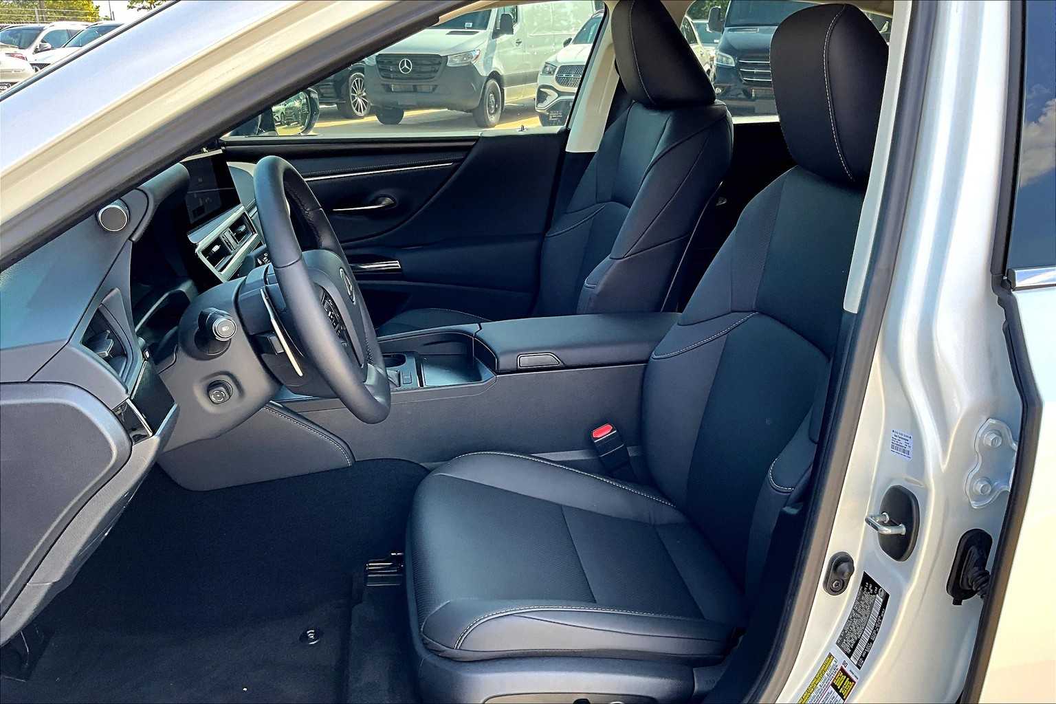 2025 Lexus ES 350 photo 7