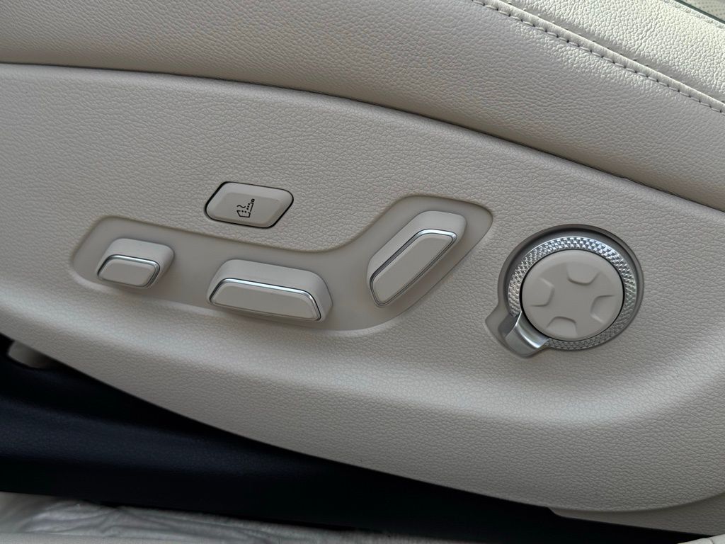 2025 Genesis G80 2.5T Sport Prestige photo 25