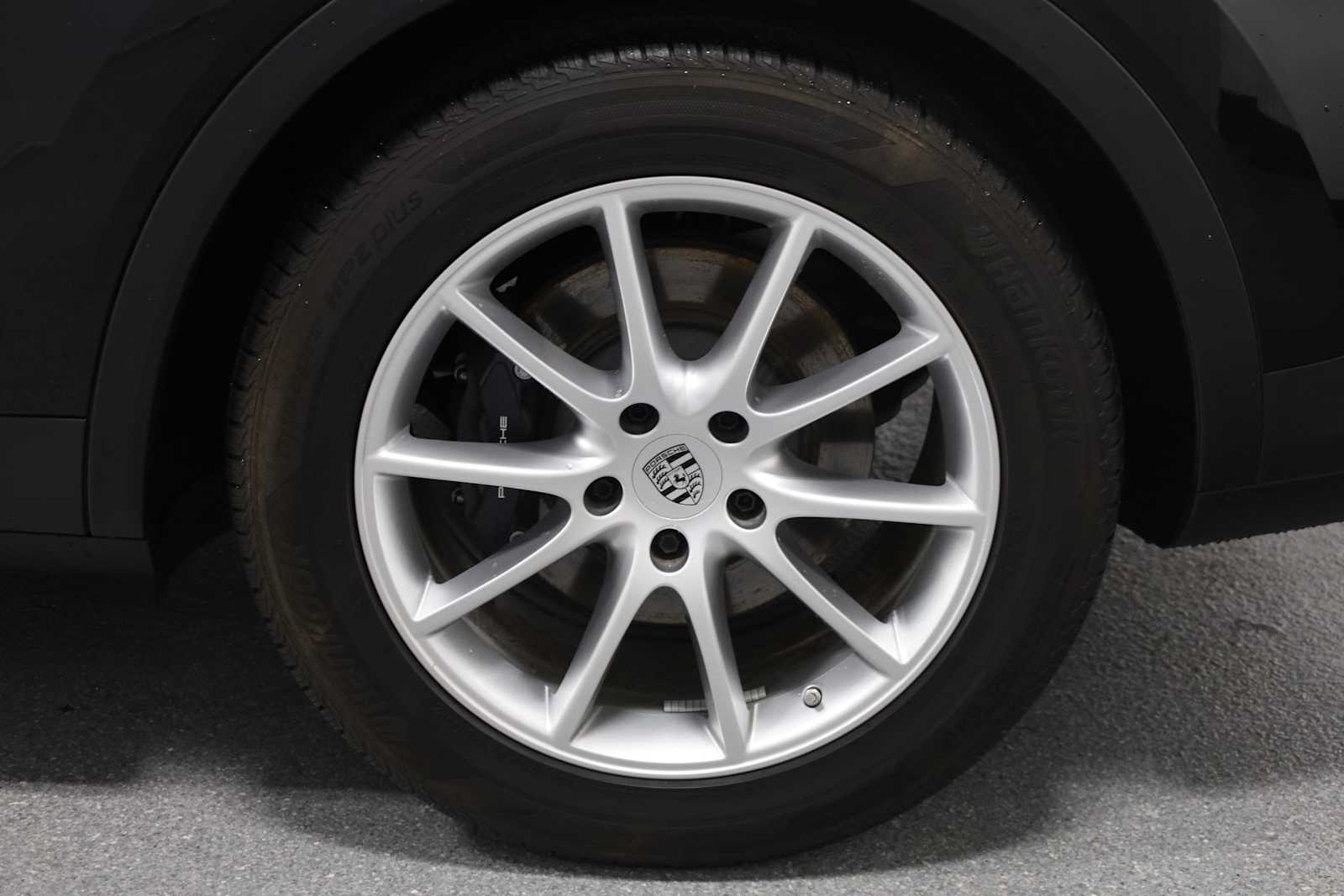 2024 Porsche Cayenne photo 28