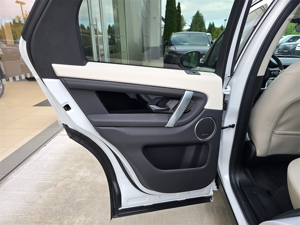 2024 Land Rover Discovery Sport S photo 23