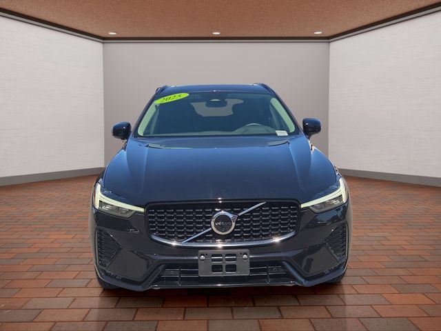 2025 Volvo XC60 B5 Plus photo 25