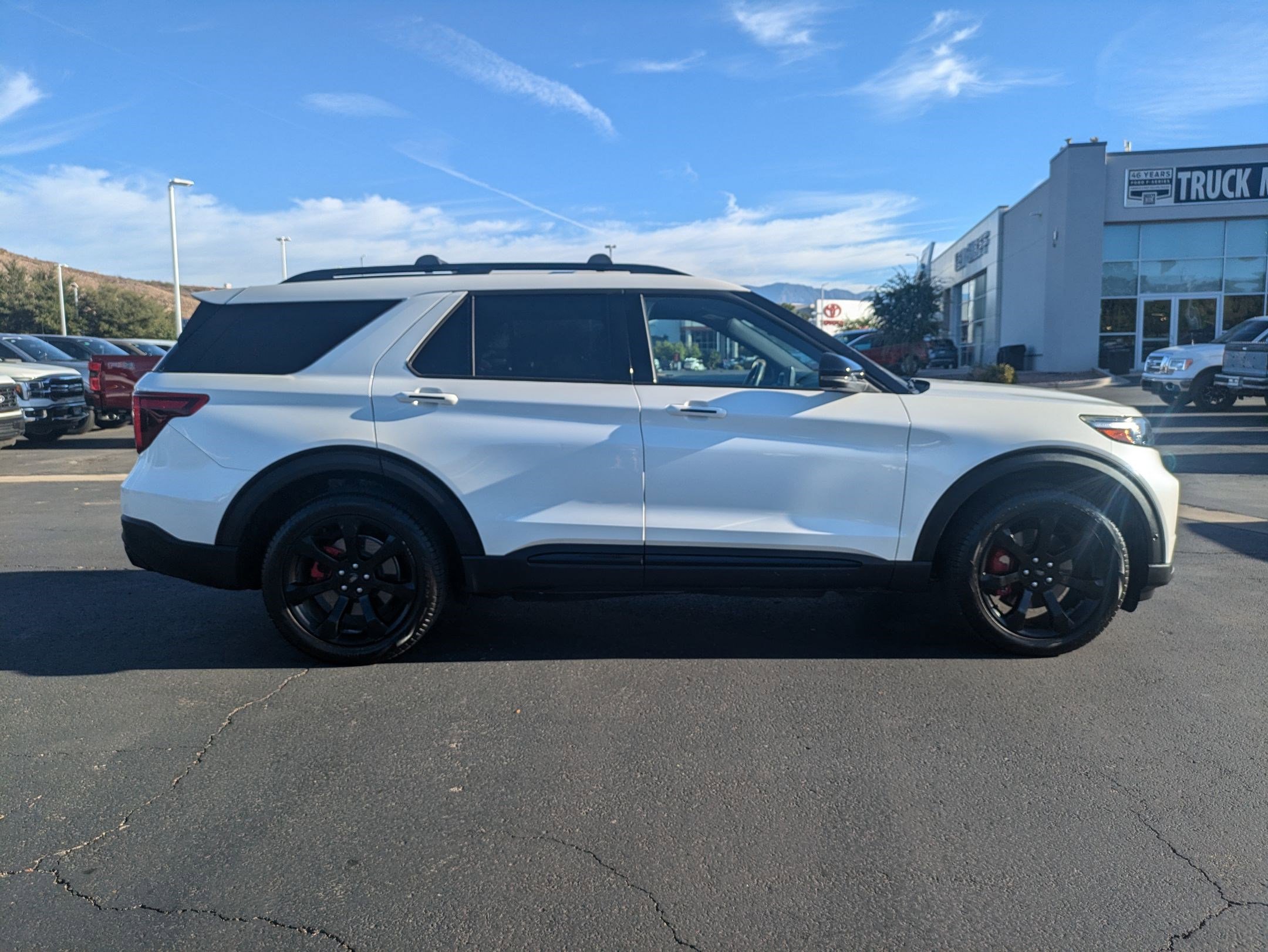 2020 Ford Explorer ST photo 2