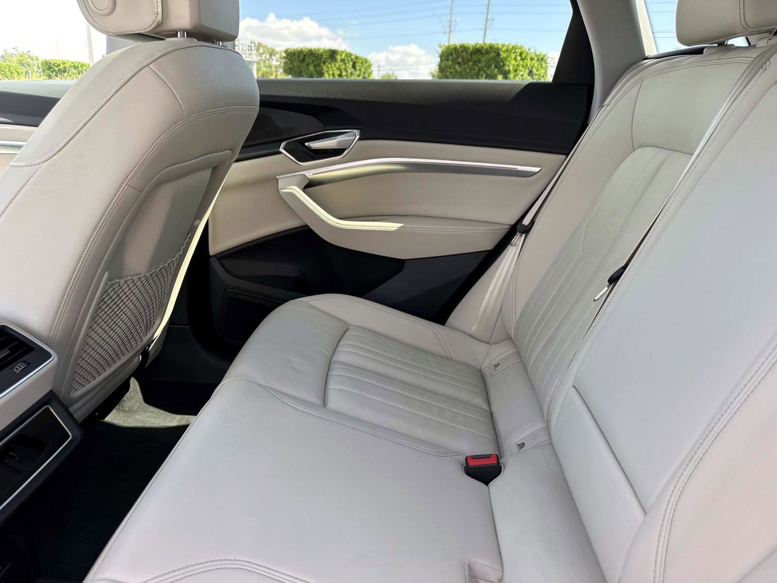 2021 Audi e-tron Premium photo 14