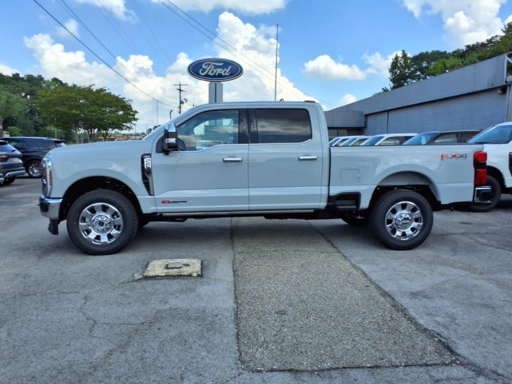 2025 Ford F-250 Lariat photo 2