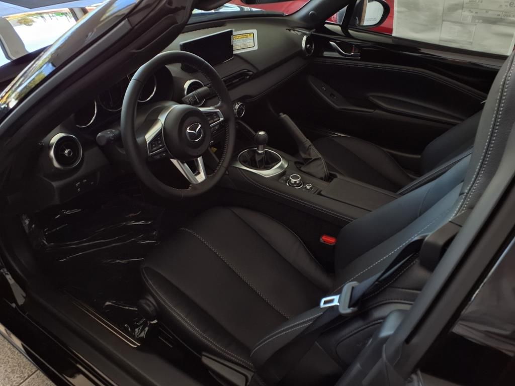 2025 Mazda MX-5 Miata Miata RF Grand Touring photo 8