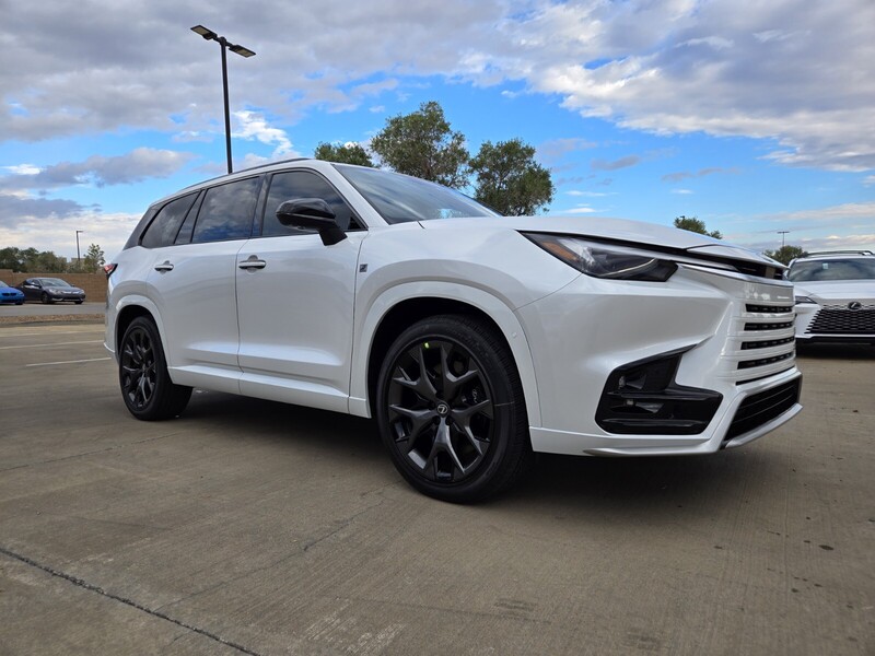 2026 Lexus TX 500h F SPORT Performance Premium photo 2