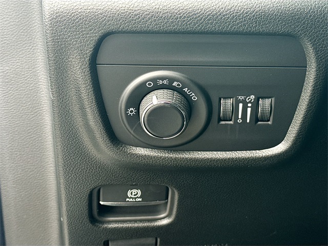 2025 Jeep Grand Cherokee Laredo photo 9