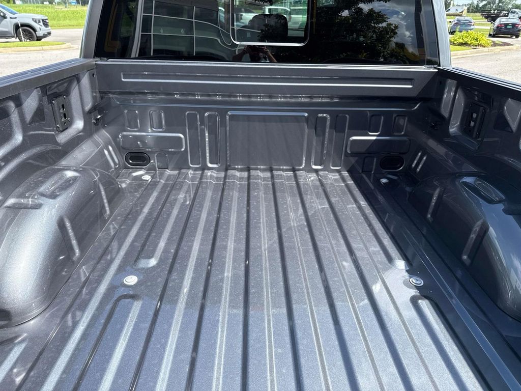 2025 Ford F-150 XLT photo 6