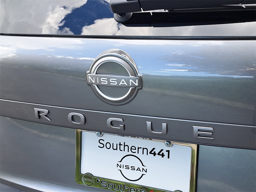 2026 Nissan Rogue SV photo 8