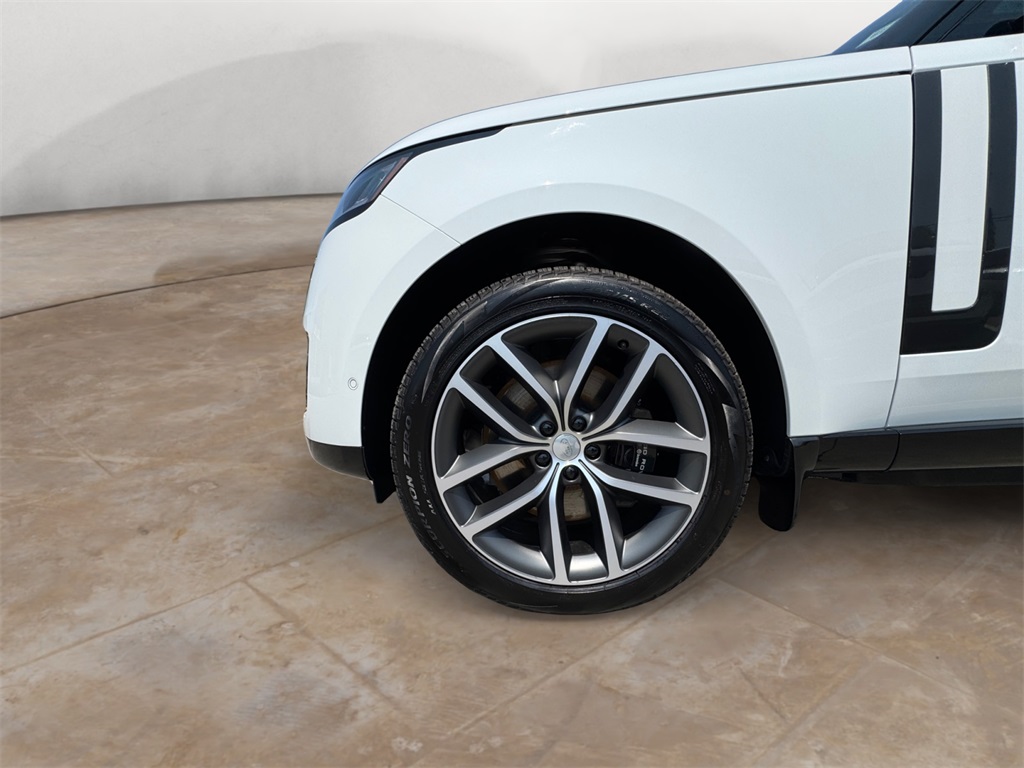2025 Land Rover Range Rover SE photo 14