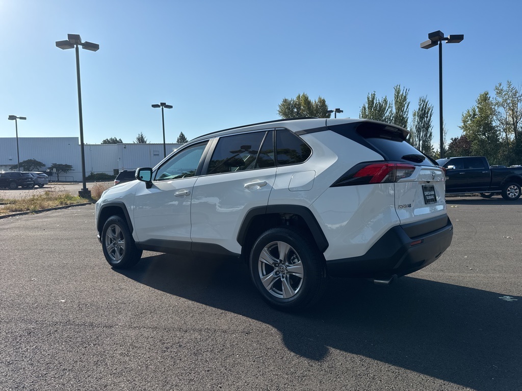 2023 Toyota RAV4 XLE photo 2