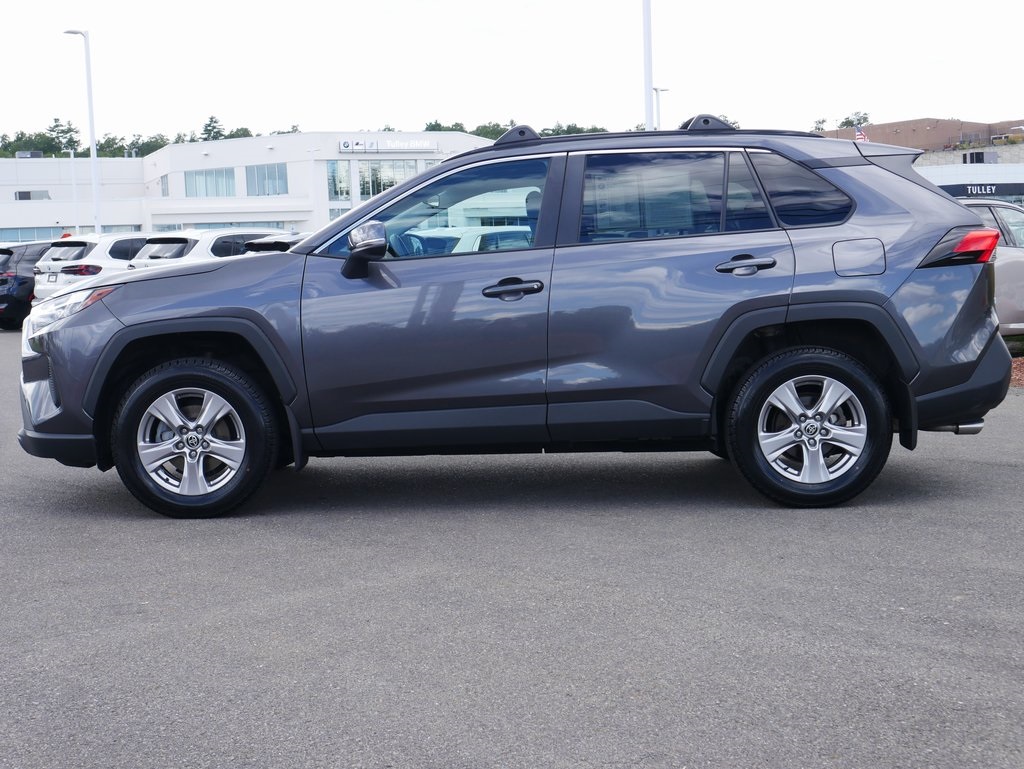 2022 Toyota RAV4 XLE photo 4