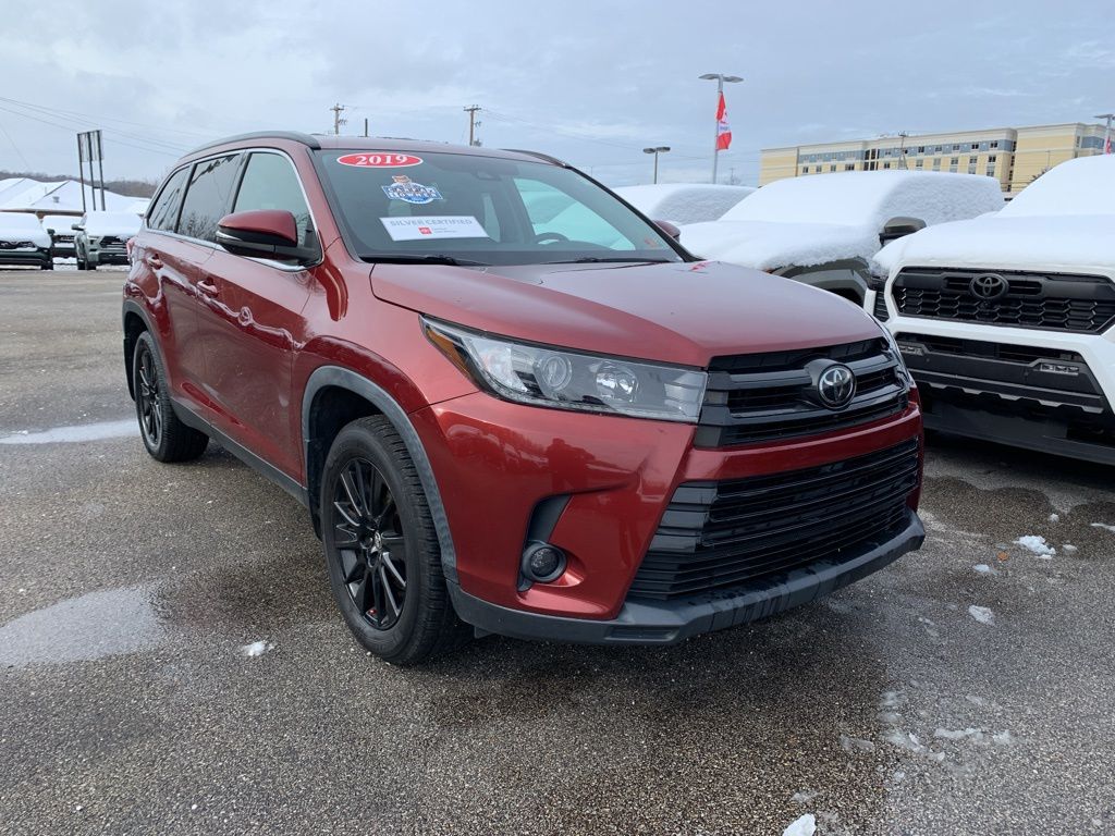 2019 Toyota Highlander SE's photo