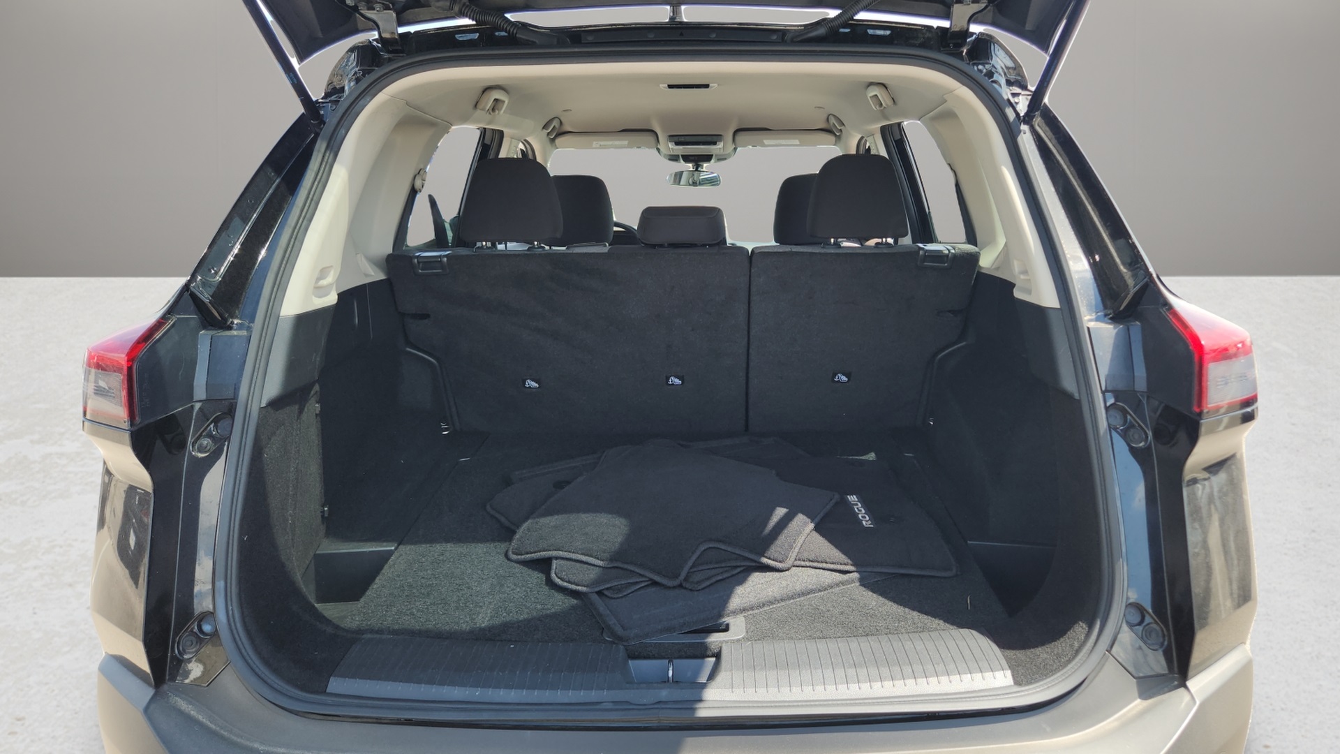 2023 Nissan Rogue SV photo 23