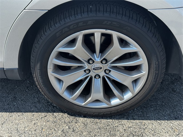 2018 Ford Taurus Limited photo 11