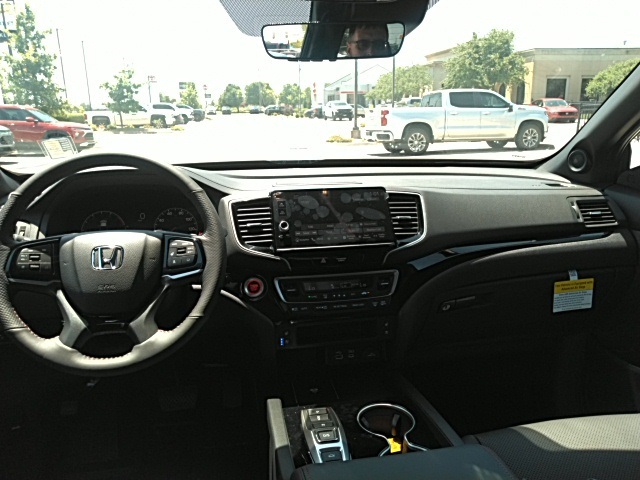 2025 Honda Ridgeline Black Edition photo 3