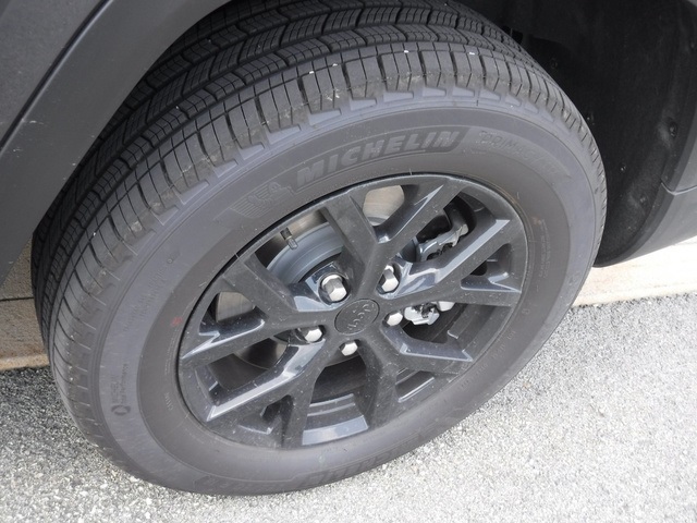 2025 Jeep Grand Cherokee Laredo Altitude photo 2