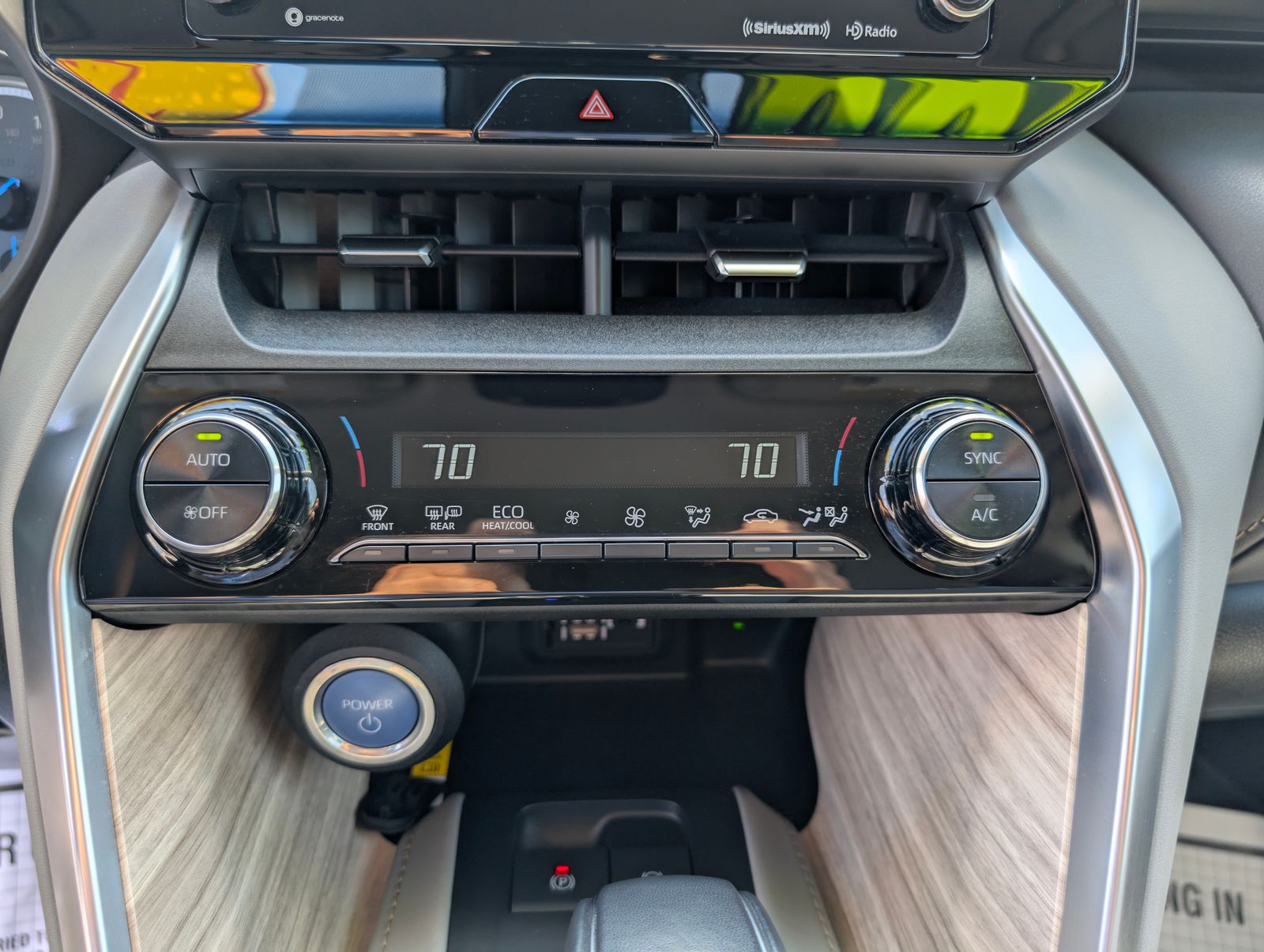 2022 Toyota Venza XLE photo 23