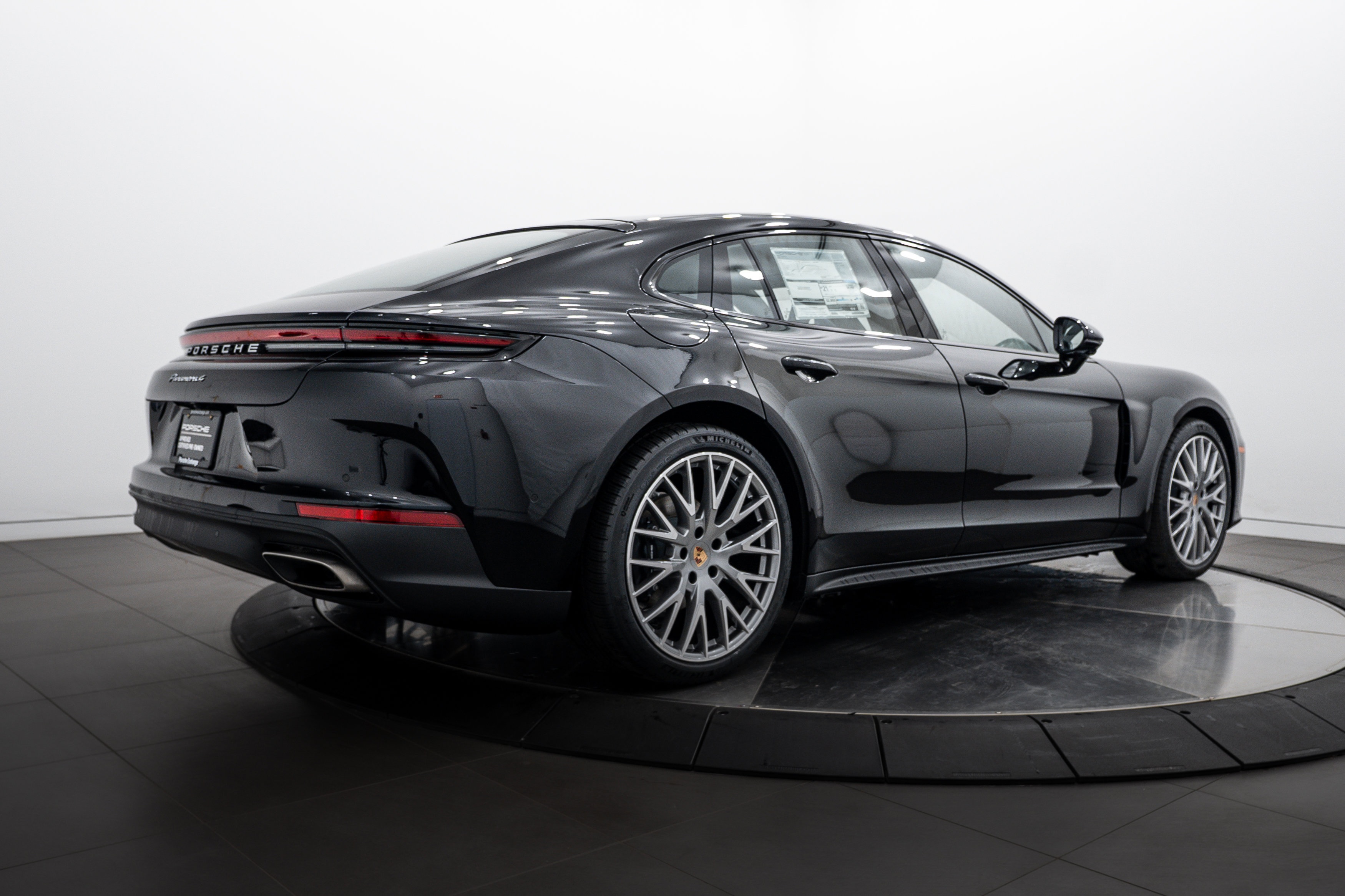 2026 Porsche Panamera 4 photo 4