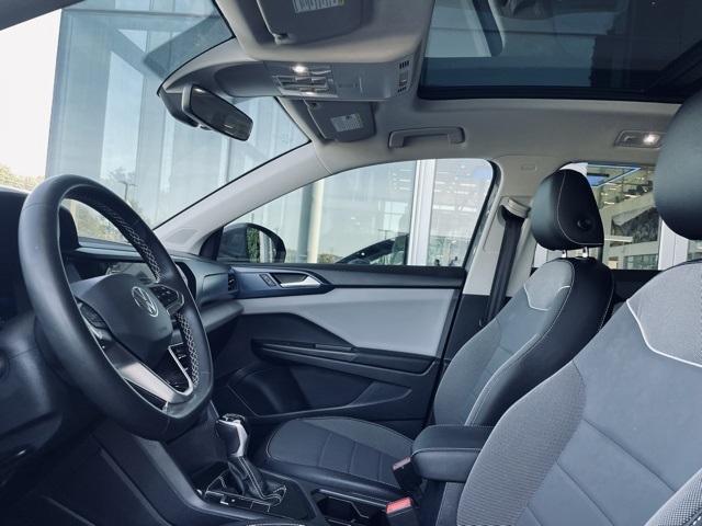 2023 Volkswagen Taos SE photo 3