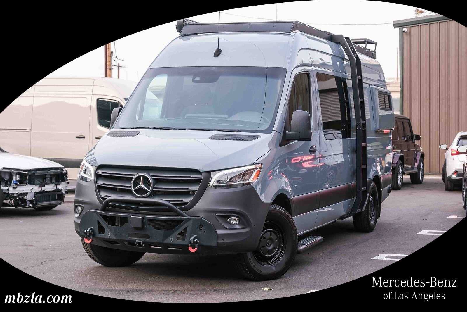 2023 Mercedes-Benz Sprinter Crew Van Base's photo