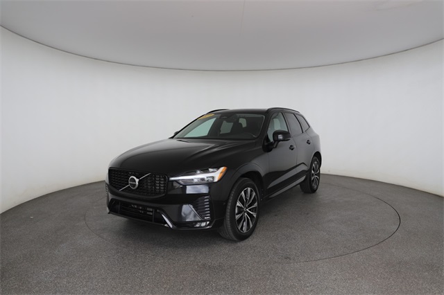 2023 Volvo XC60 B5 Plus photo 2