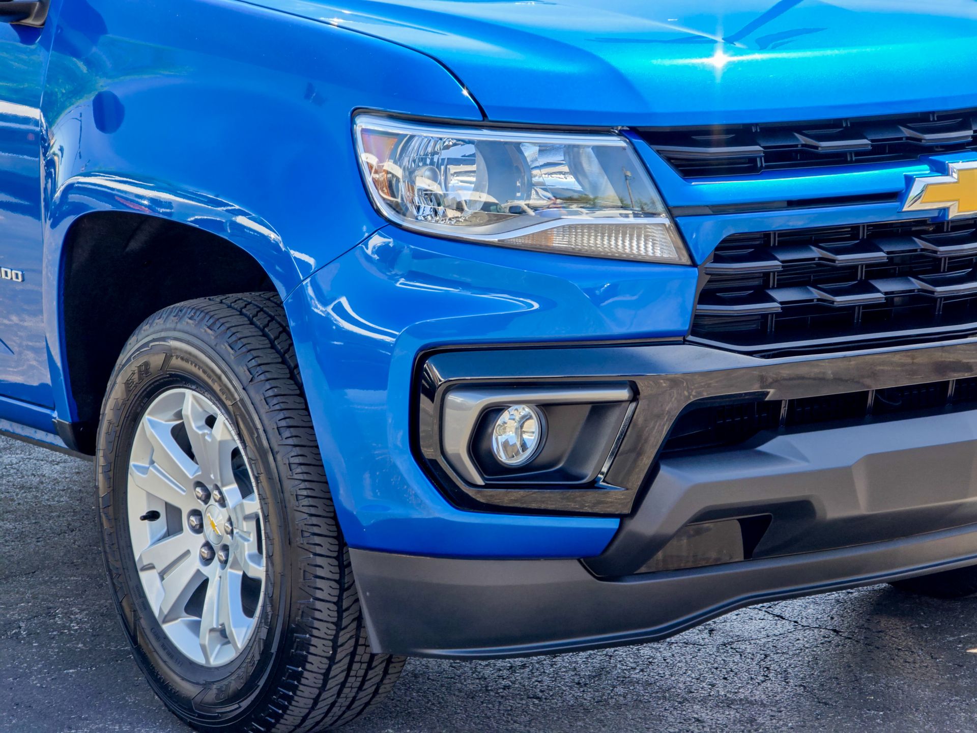 2022 Chevrolet Colorado LT photo 3